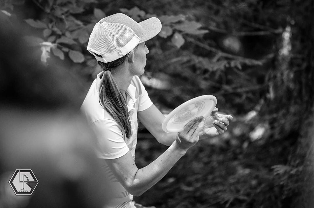 paige pierce throwing forehand disc golf