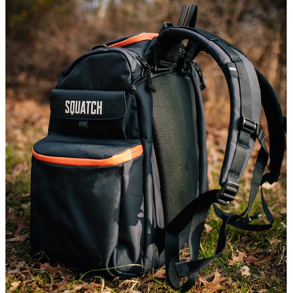 Squatch Legend 3.0 Disc Golf Backpack w/ Cooler Disc Golf Bag Charcoal-Salmon color side view with shoulder straps